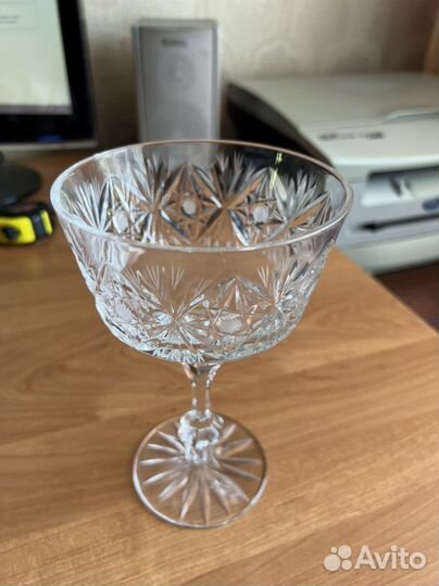 Хрустальные вазы конфетницы на ножке