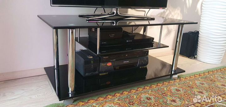 Стеклянная тумба под тв