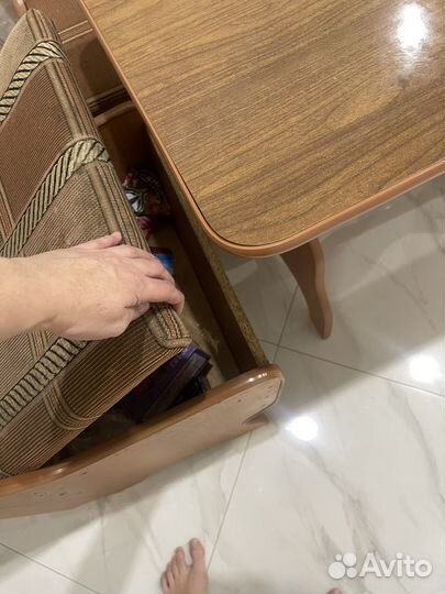 Кухонный уголок со столом