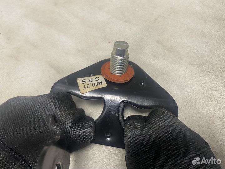 Задний центральный ремень Nissan almera classic