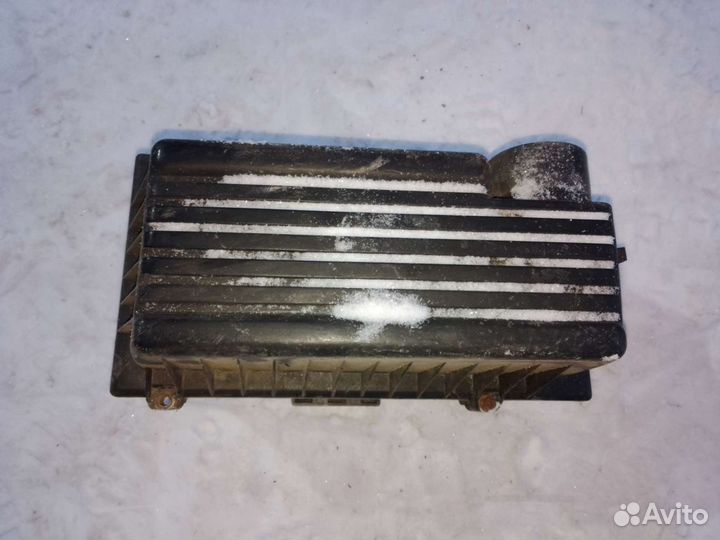 Корпус воздушного фильтра Peugeot 406