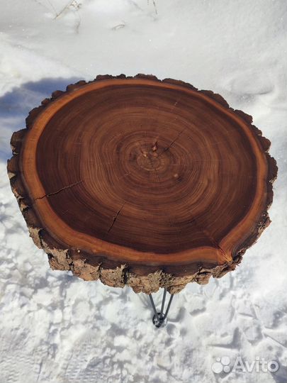 Журнальный столик из массива дерева