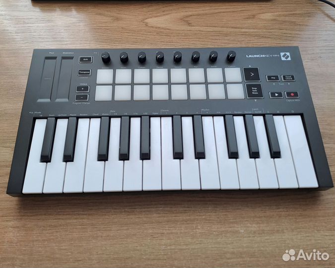 Миди контроллер novation launchkey mini mk3