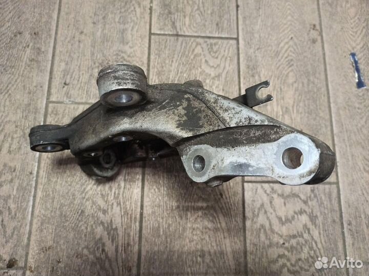 Кулак передний правый Dodge Grand caravan 5 2015