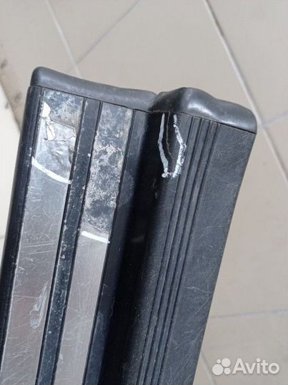 Молдинг двери передней правой