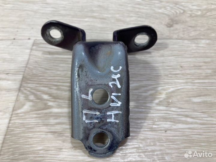 Петля двери передняя левая Hyundai Elantra Hd