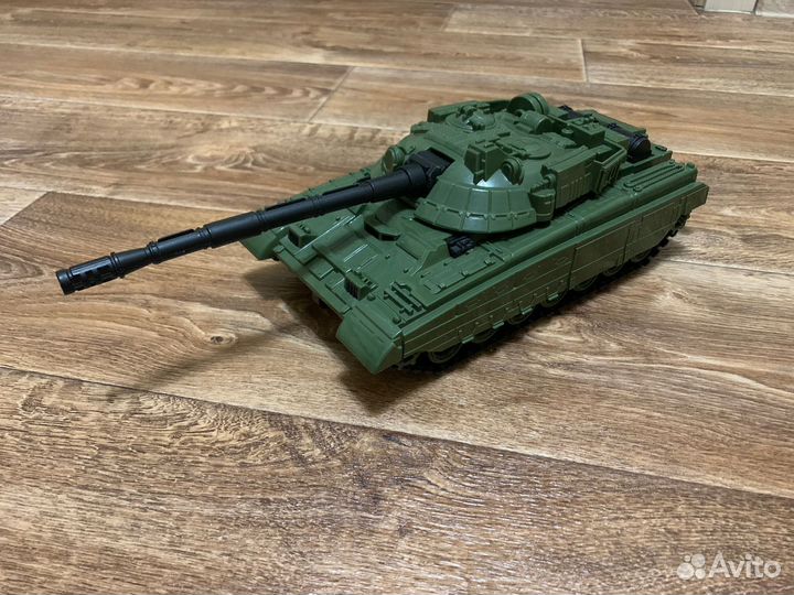 Танк, подводная лодка, вертолёт, гараж