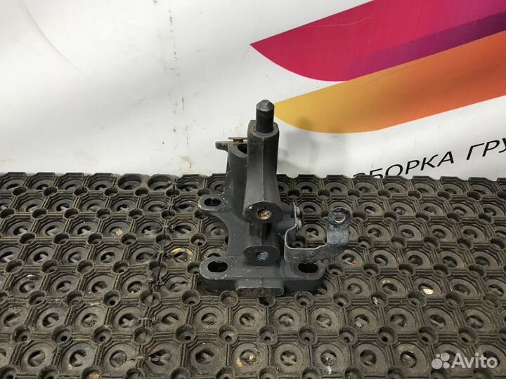 Кронштейн торсиона кабины левый Scania 5-series