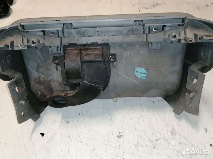 Подстаканник Renault Scenis