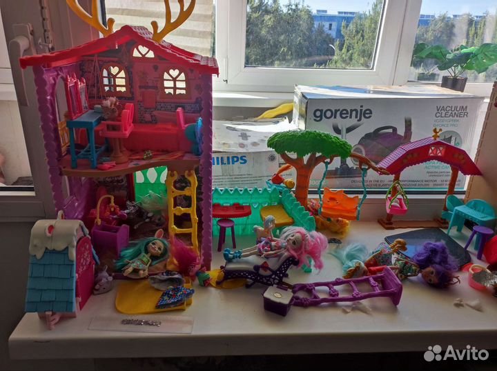 Домик и куклы Enchantimals