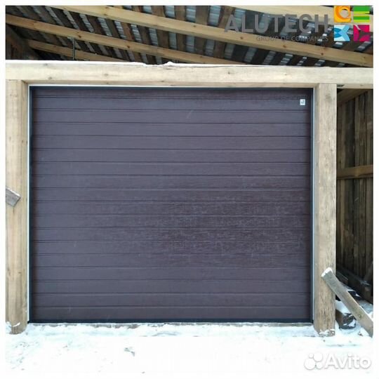 Секционные ворота для гаража alutech
