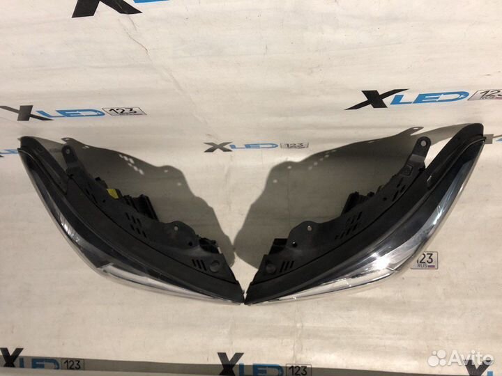 Фара правая левая Hyundai Santa Fe Grand 3 ксенон