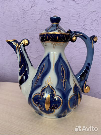 Чайники фарфоровые