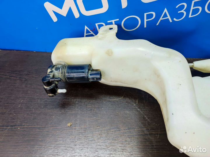 Бачок омывателя с моторчиком Ford Fiesta Mk6