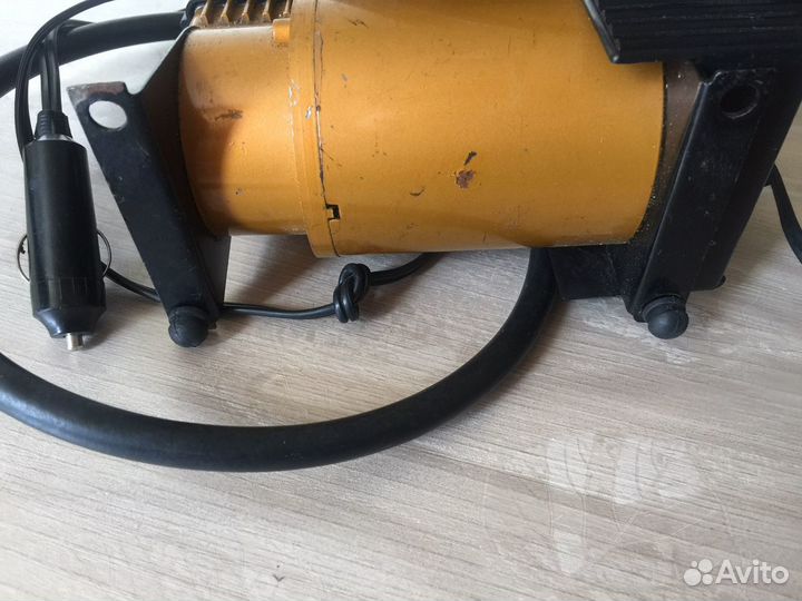 Компрессор авто R13-15 ориг,перетерся пров.пит