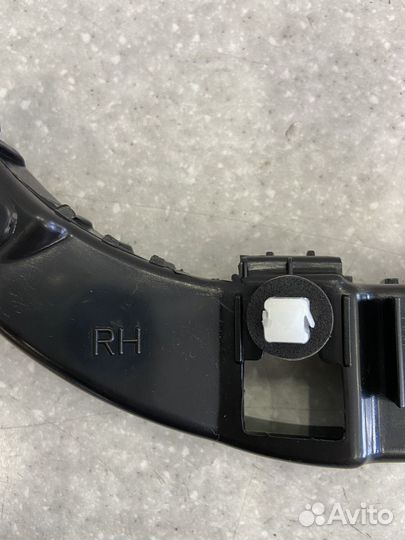 865164H000 Крепление крыла Hyundai Гранд Старекс