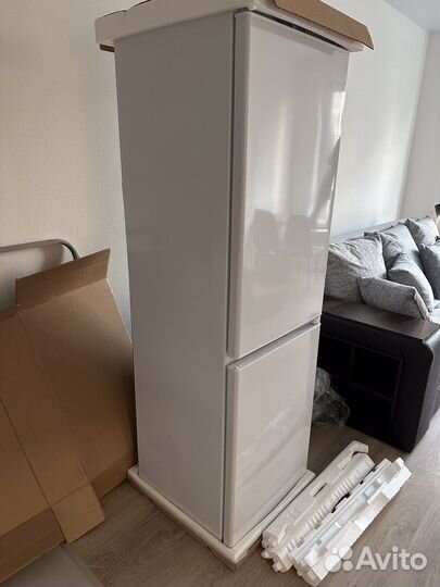 Встраиваемый холодильник Атлант новый