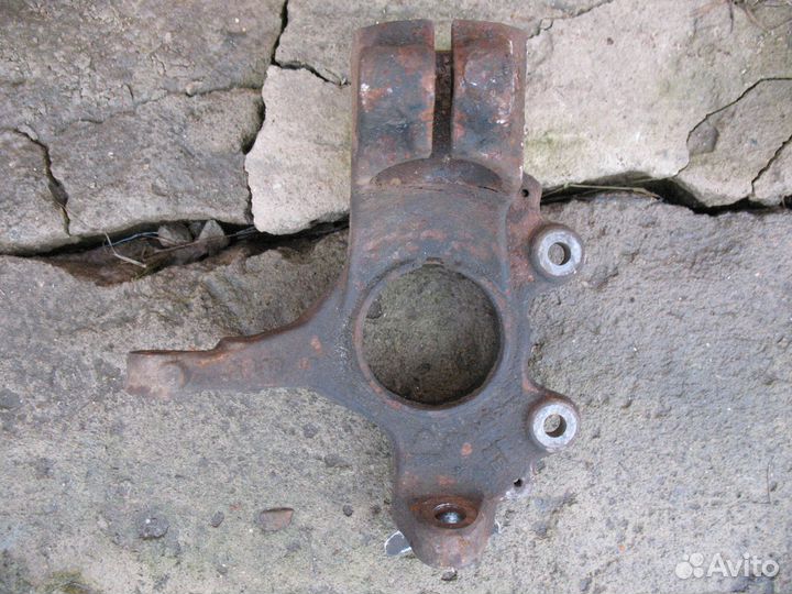 Кулак 21мм левый/правый Ford Focus 2