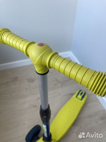 Самокат трехколесный maxiscoo