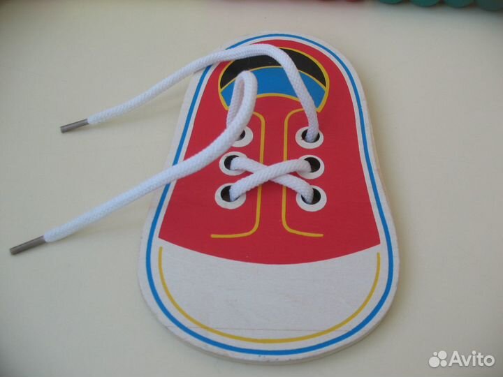 Игрушки:LOL, Бизиборд, дудка, трансформер, песок