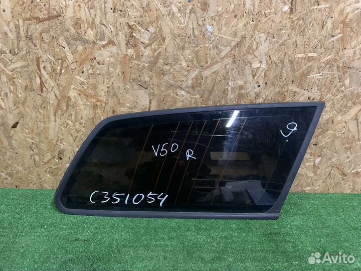 Volvo V50 2004+ стекло заднего правого крыла
