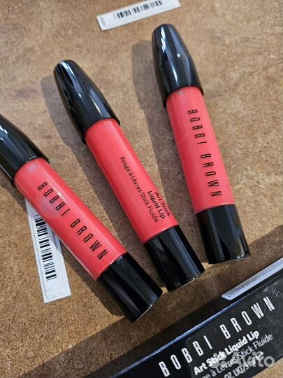 Помада для губ Hot Tangerine. Bobbi Brown