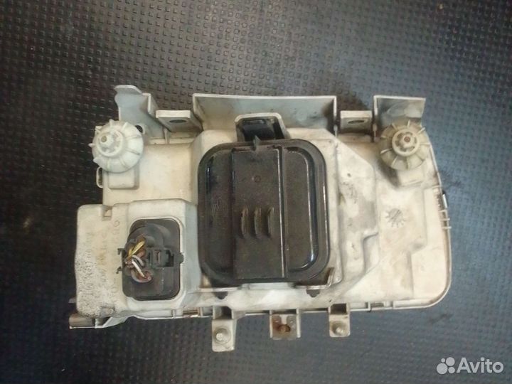 Фара левая Volkswagen Polo 3