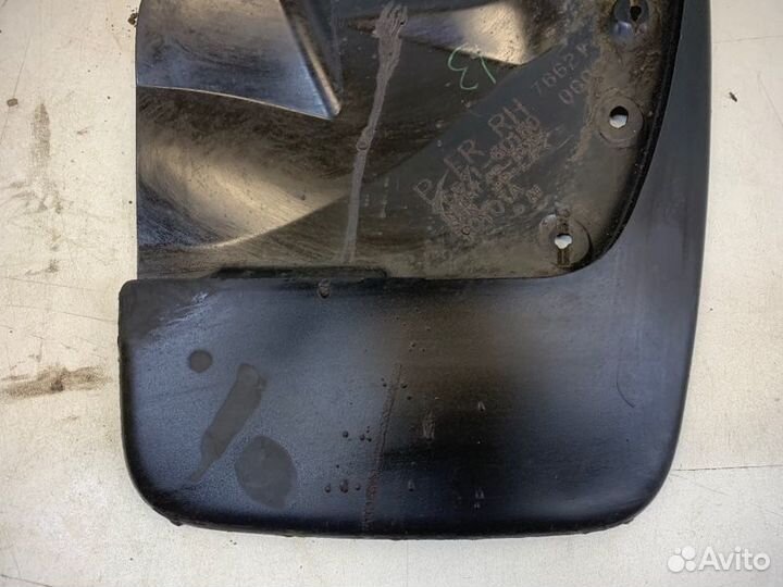 Брызговик задний правый Toyota Land Cruiser Prado