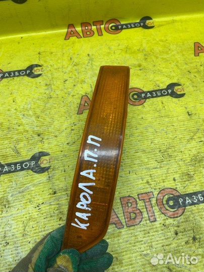 Поворотник в бампере передний правый Toyota