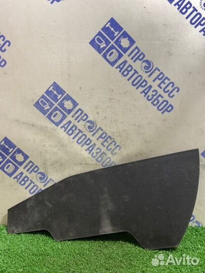 Накладка центральной консоли передняя правая Kia