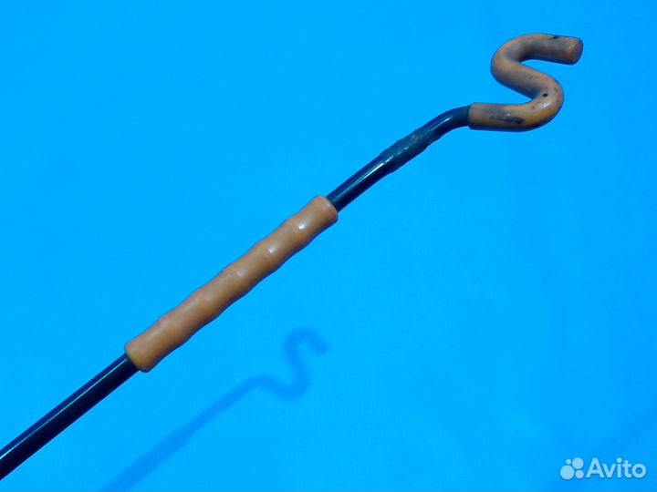 Держатель капота skoda Yeti 2009-2018