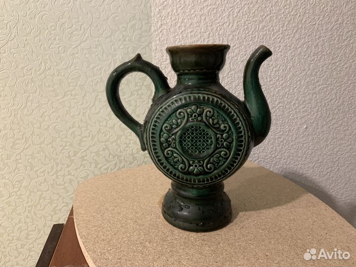 Куманец Антикварный кувшин из глины зеленый