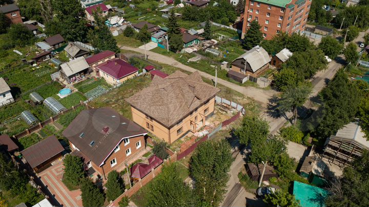 Дом 560 м² на участке 10 сот.