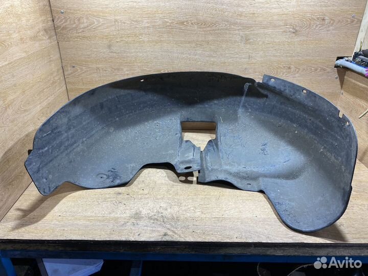 Подкрылок задний левый Volkswagen Touran 1704169