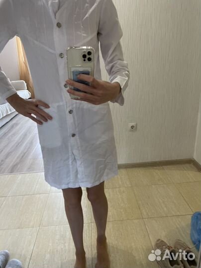 Белый медицинский халат женский