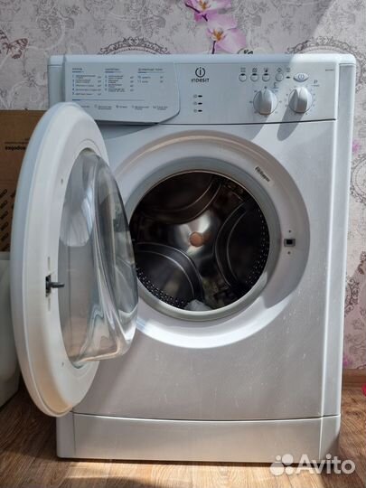 Стиральная машина б/у indesit узкая на 3.5 кг