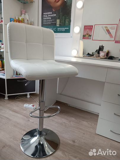 Стул для визажиста бровиста
