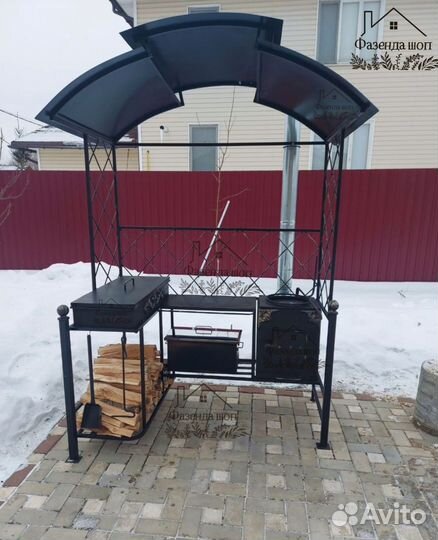 Мангал с крышей