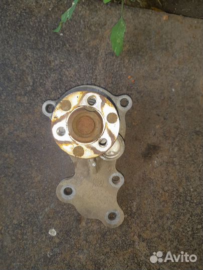 Продам помпу Daewoo gentra