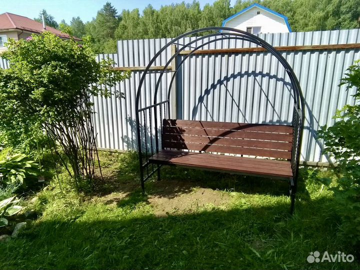 Садовая арка скамейка