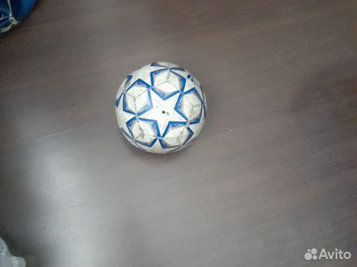 Футбольный мяч adidas лига чемпионов