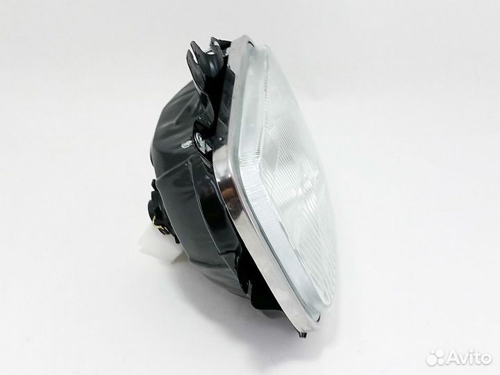 Фара левая Toyota Hilux
