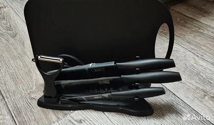 Набор кухонных ножей новый