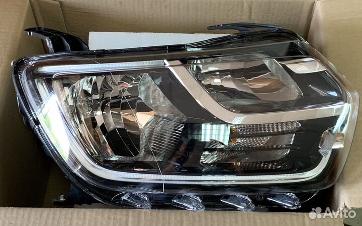 Фара передняя Duster 2021- 260103537R; 260608473R