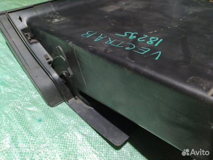 Бардачок Opel Vectra B седан 1.6I X16XEL 1997