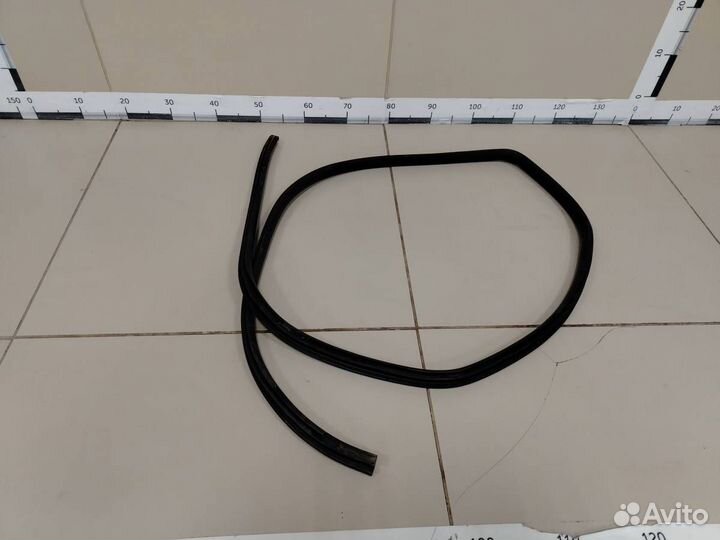 Уплотнитель проема двери задней правой Nissan Almera 3 G11, G15 2012