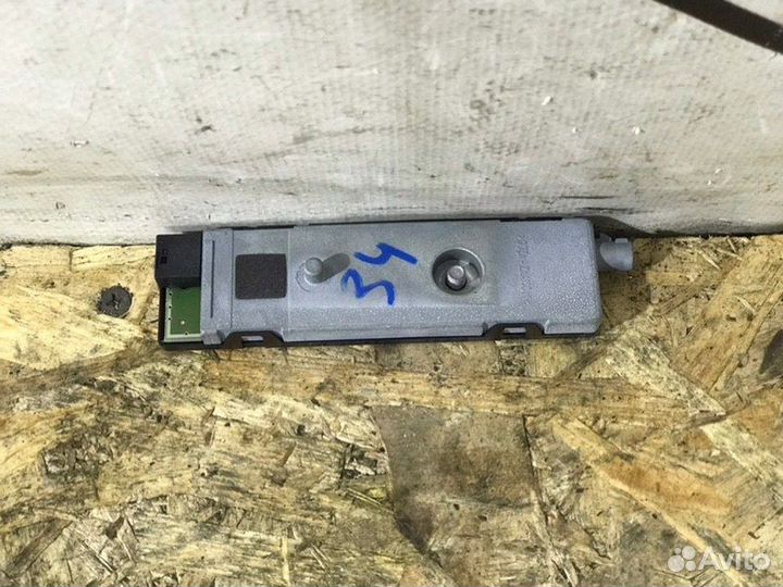 Усилитель антенны задний правый Mercedes-Benz