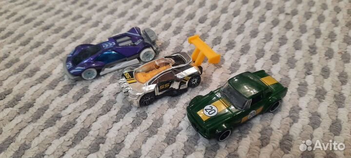 Коллекция моделей машинок