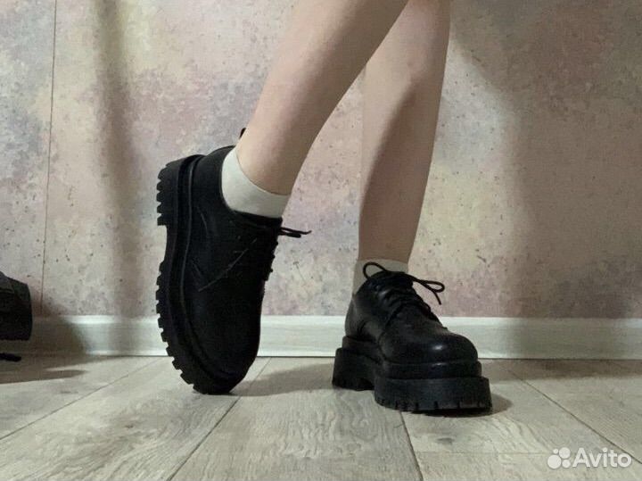 Кроссовки, Лоферы