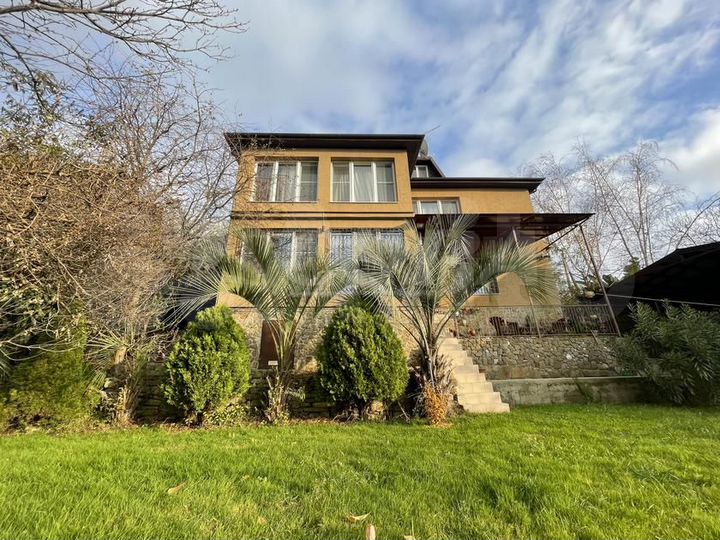 Дом 372 м² на участке 11,5 сот.